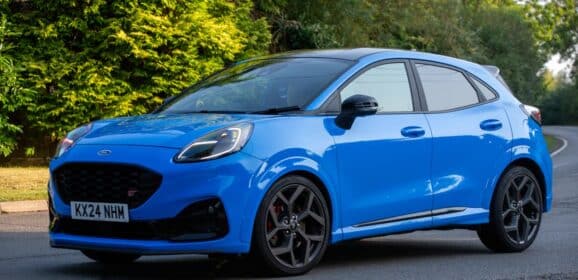 Acheter une voiture hybride Ford via un mandataire auto : le bon choix ?